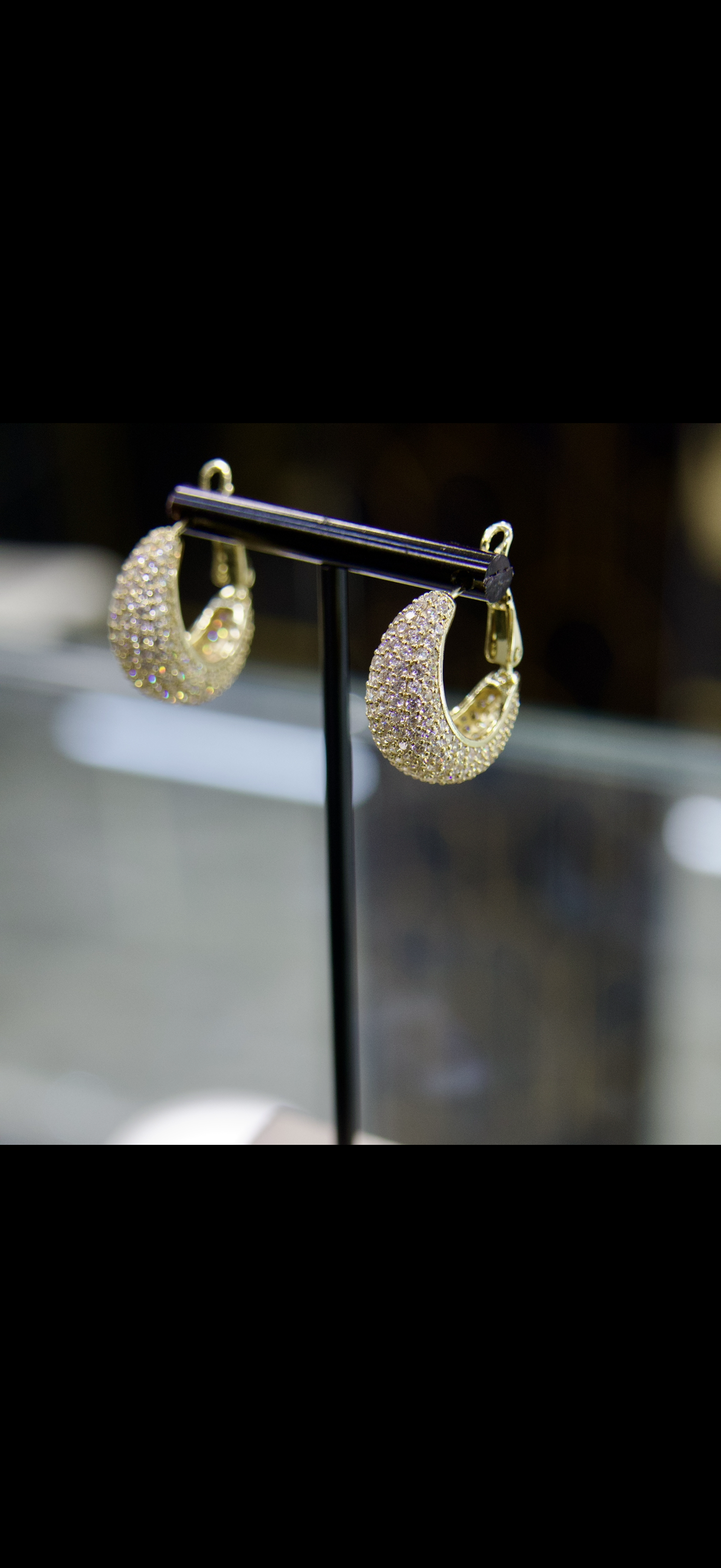 ✨ Boucles d’oreilles Élégance Pavée – Doré ✨