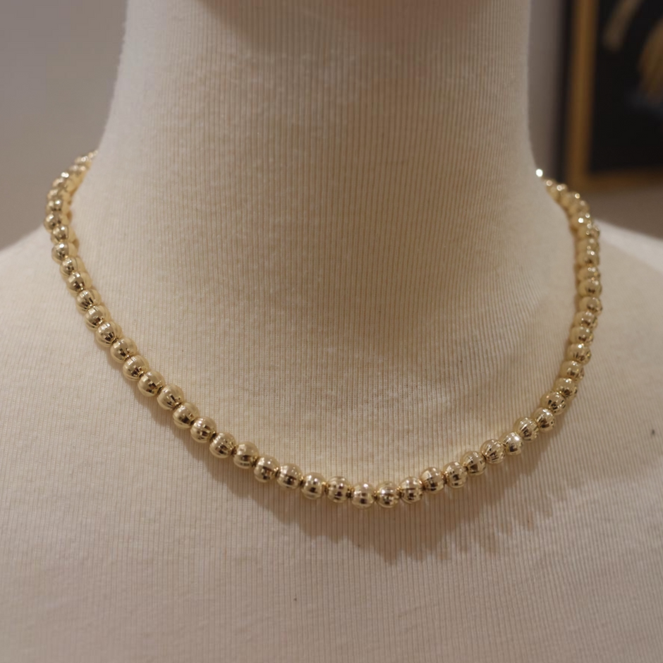 Collier Doré à Perles Boules – Élégance Intemporelle