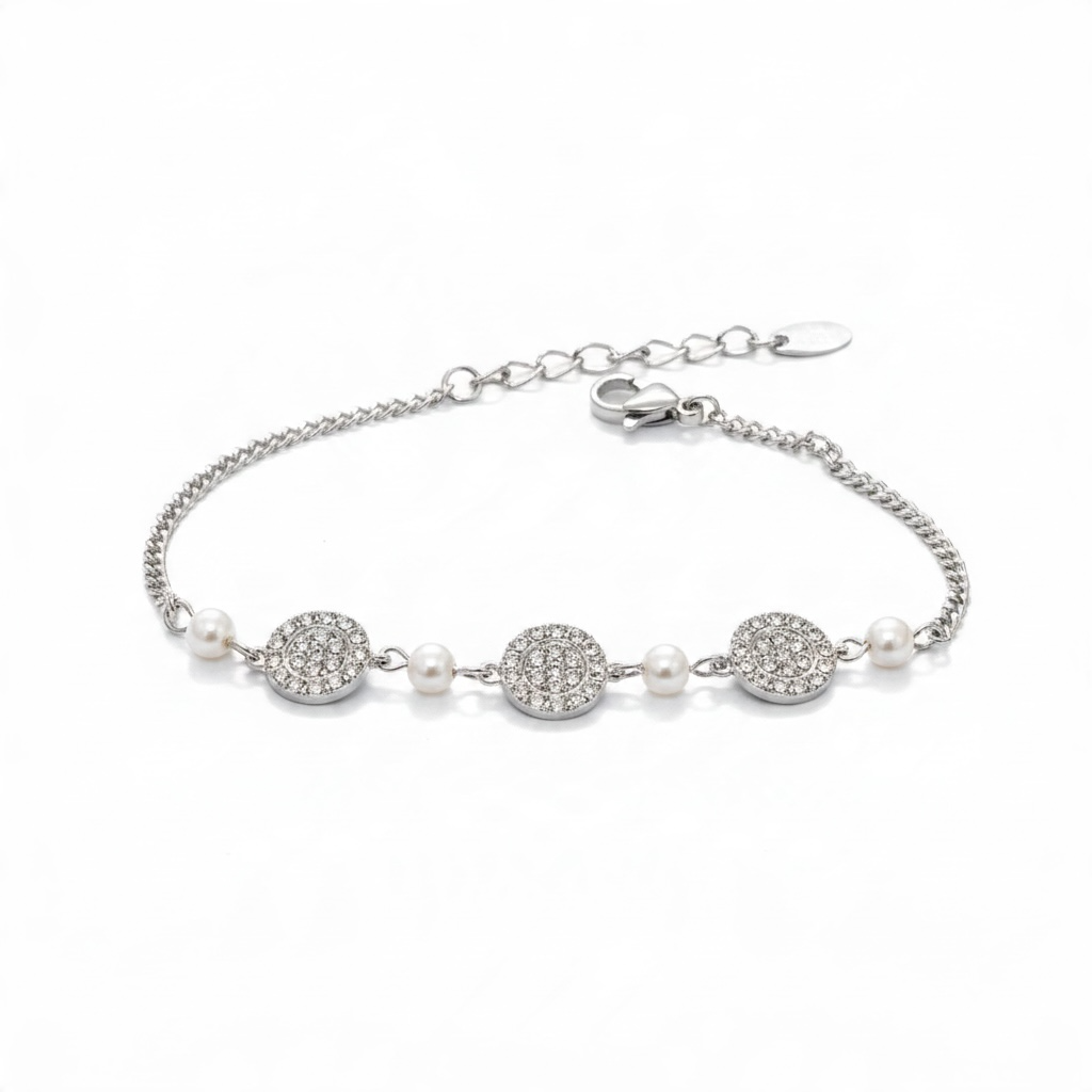 Bracelet Argenté avec Perles Nacrées et Médaillons Scintillants