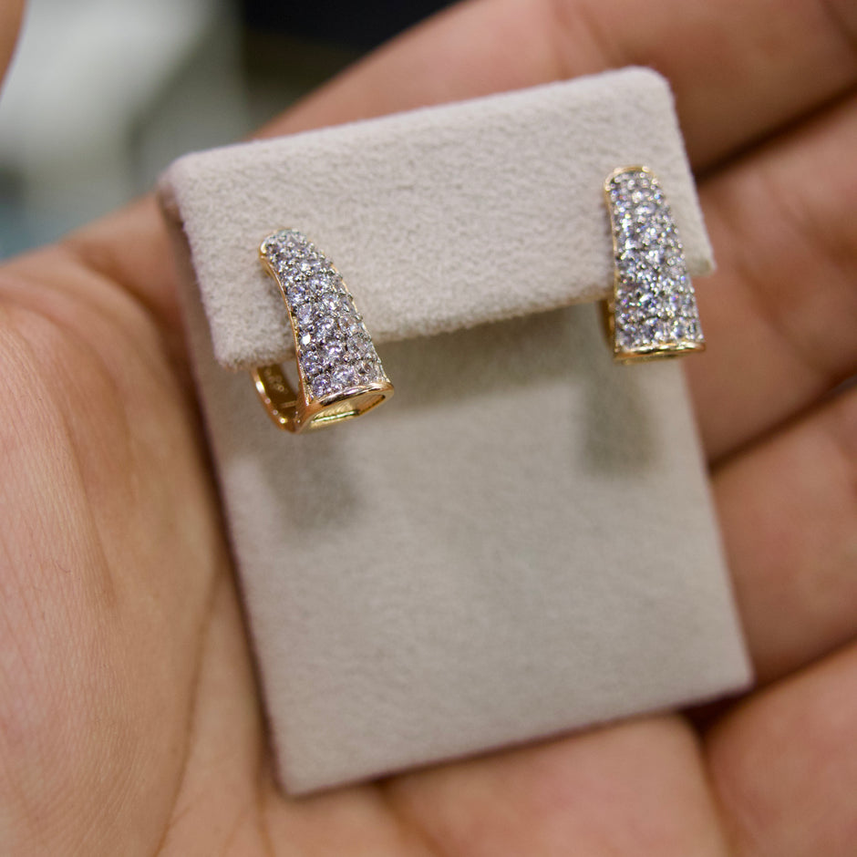 Boucles d’Oreilles Pavées – Éclat Intemporel