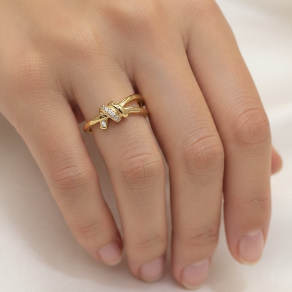 Bague Dorée Entrelacée avec Strass