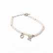 Bracelet Perles Nacrées avec Breloques Papillon et Cercle Argentés ✨