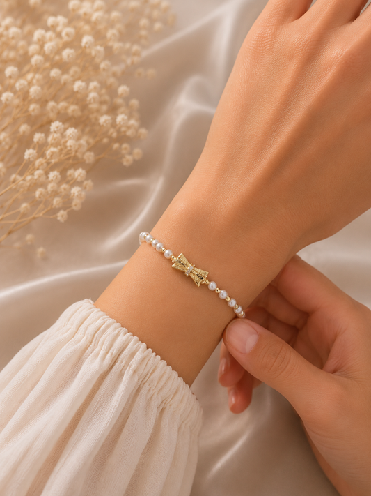 Bracelet Nœud Perlé & Cristaux – Élégance Dorée