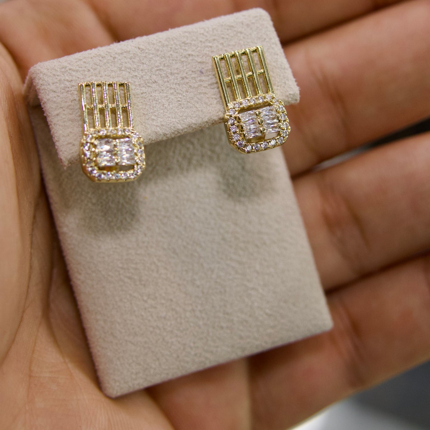 Boucles d’Oreilles Prestige – Zircons Baguette & Pavage Brillant