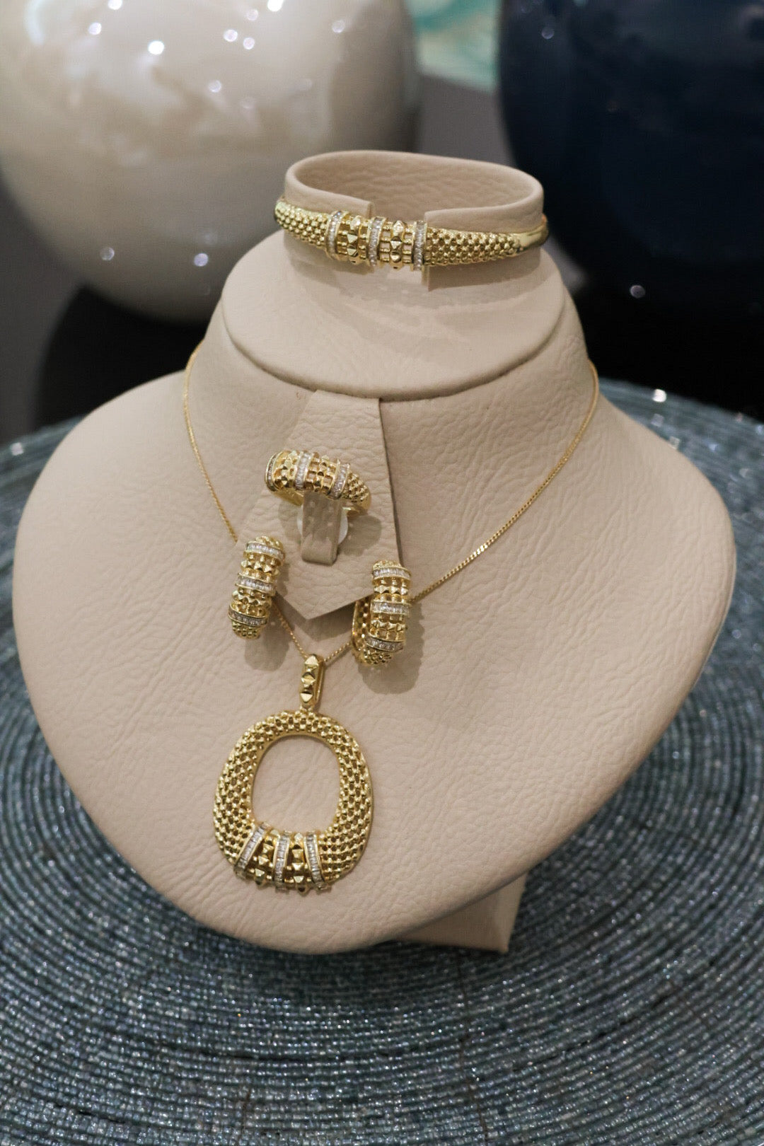 Parure Bijoux Luxe Dorée – Collier, Bracelet, Bague et Boucles d’oreilles