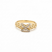 Bague Dorée Texturée avec Motif Croisé et Zircons Scintillants