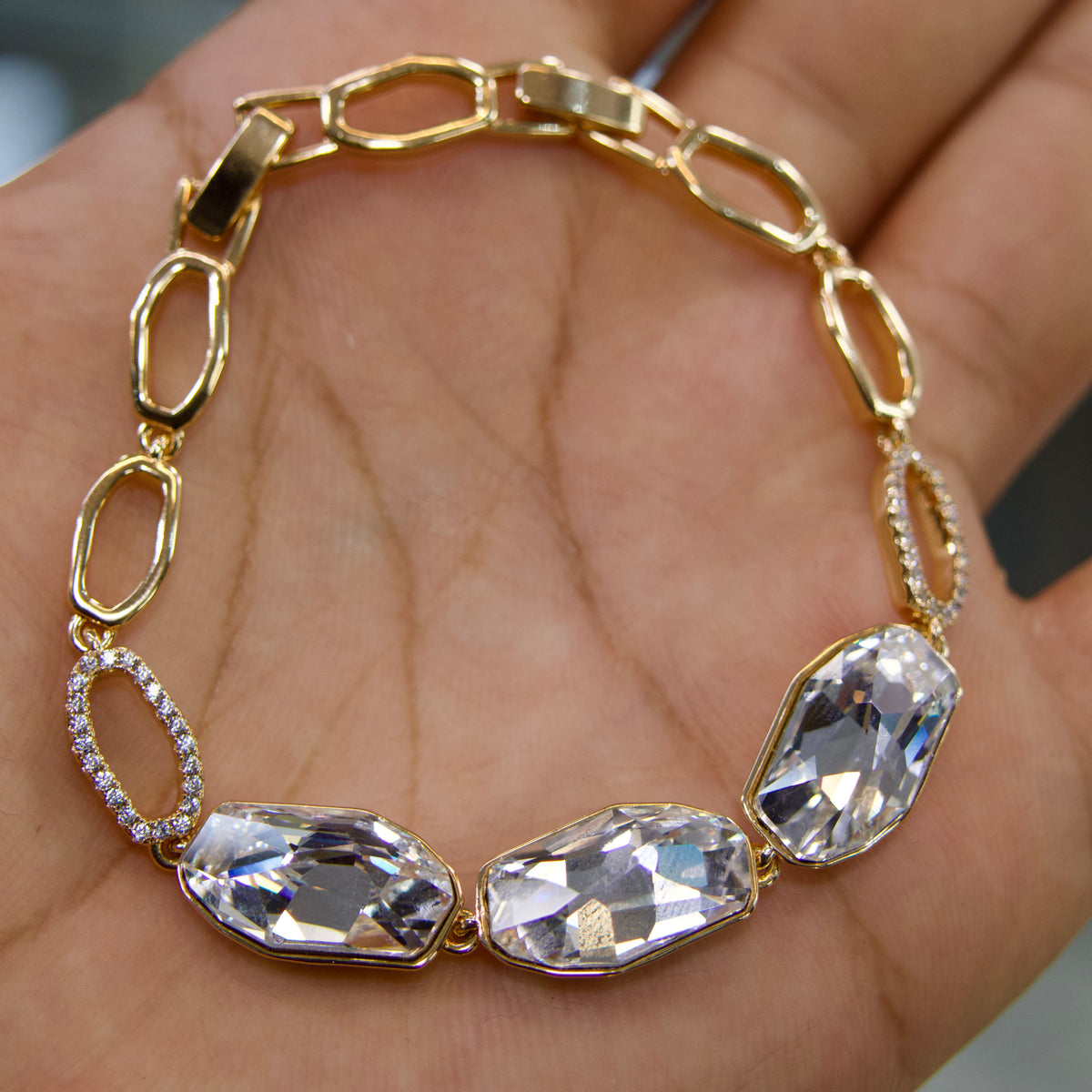 Bracelet Élégance Cristal – Maillons Dorés & Cristaux Facettés