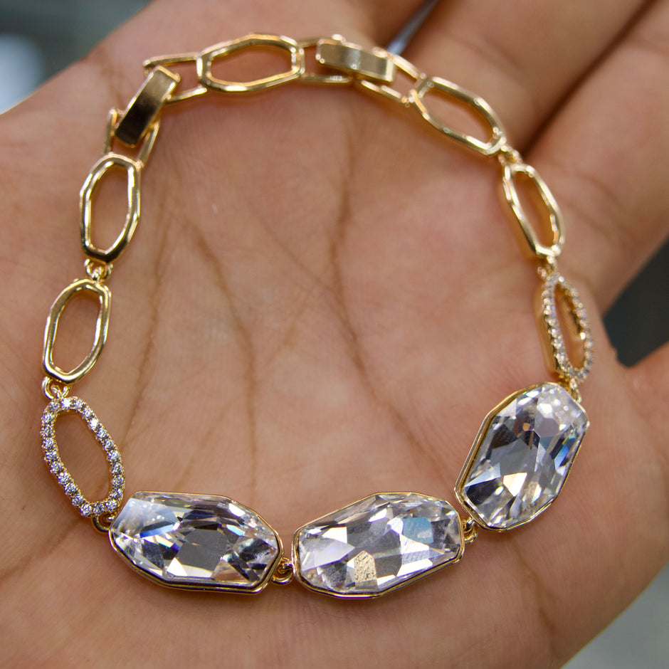 Bracelet Élégance Cristal – Maillons Dorés & Cristaux Facettés