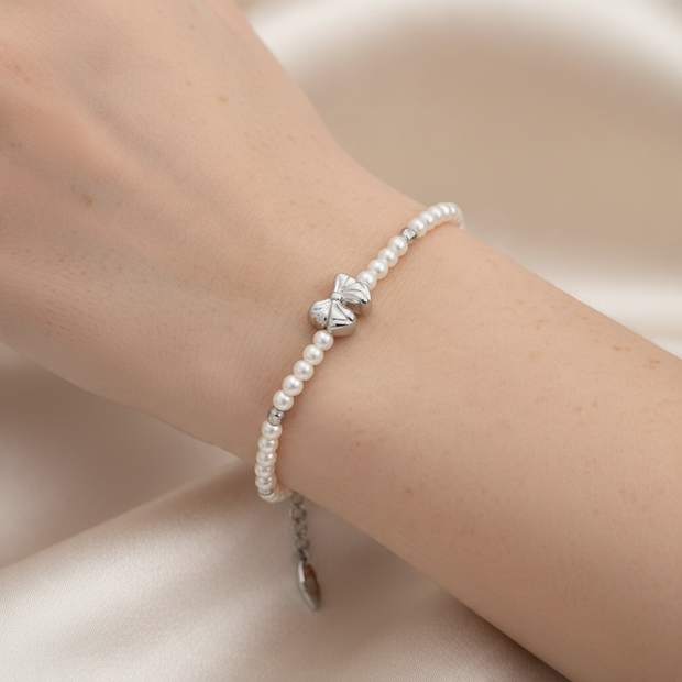 Bracelet Perles Nacrées avec Nœud Argenté