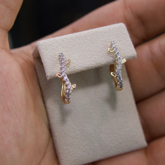 Boucles d’Oreilles Branche Scintillante – Zircons Élégants