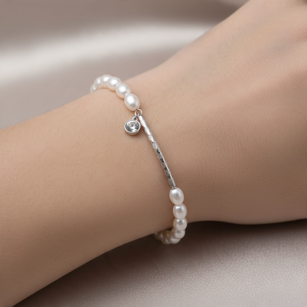 Bracelet Perles Nacrées avec Barre Argentée et Strass