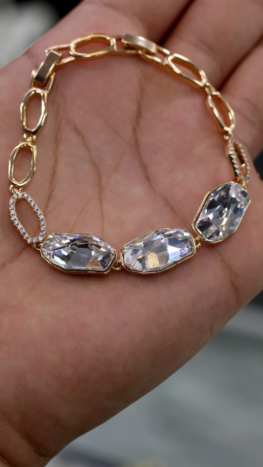 Bracelet Élégance Cristal – Maillons Dorés & Cristaux Facettés